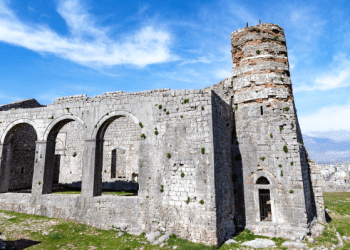 Kalaja e Rozafës, rekord vizitorësh vendas e të huaj për vitin 2023