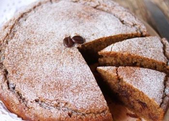 Kek me të bardhat e vezëve dhe kafe