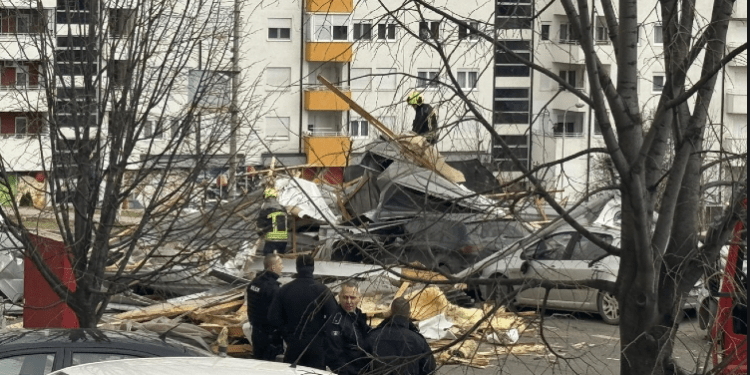 Një grua ka mbetur e lënduar pas rënies së kulmit të Komunës së re të Prishtinës