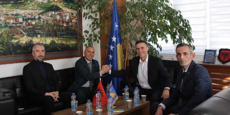 Kryetarët e Veriut i shkojnë në vizitë Lulzim Hetemit, diskutojnë për problemet që i preokupojnë