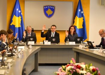 Miratohet vendimi për largimin e letrave ngjitëse nga targat e Serbisë