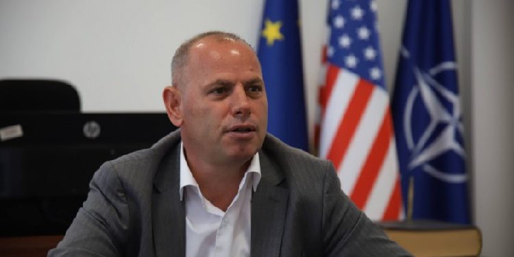 Lladrovci takon ministrin Aliu, diskutojn për çështjet e interesit të përbashkët