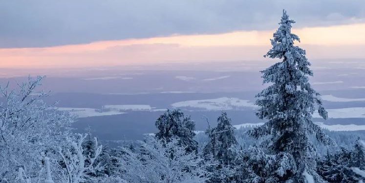 Stuhia e borës paralizon transportin rrugor dhe ajror në Gjermani
