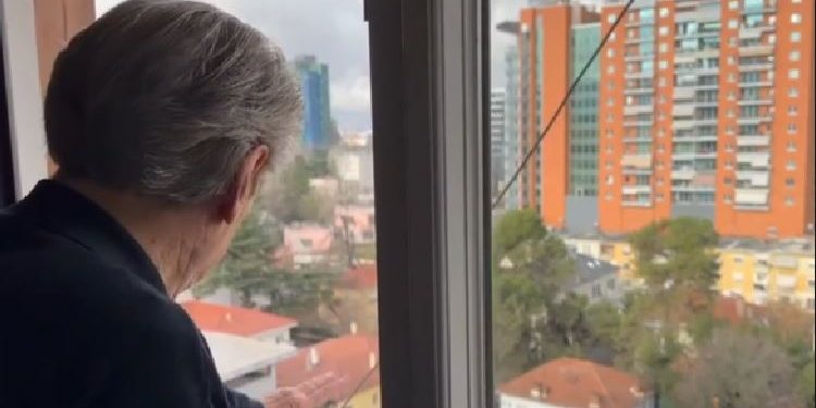 Berisha pa pranga në duar por i kyçur në shtëpi