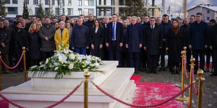 Halimi: Sot nderuam humanitetin, paqen e mirësinë e Ibrahim Rugovës