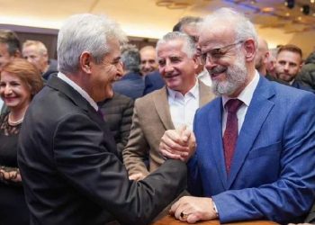 Talat Xhaferi me Ali Ahmetin: Jemi dëshmitarë të edhe një dite historike për ne