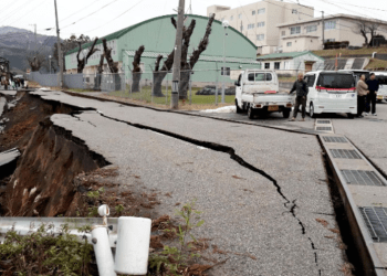 Pas tërmeteve të fuqishme, Japonia paralajmëron cunami, u kërkon qytetarëve të evakuohen