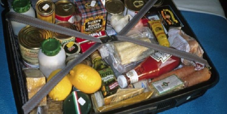 Në bagazh rreth 42 kg perime dhe mish, mbreti i muzikës latine ndalohet nga autoritetet e aeroportit