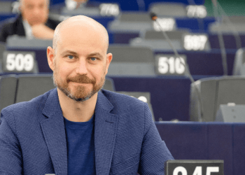 Eurodeputeti Bilçik tregon se cili shtet ka ndërhyrë në zgjedhjet në Serbi