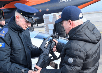 Policia e Kosovës pajiset me armë të gjata, Sveçla: Do të rritet efikasiteti i luftimit të krimit
