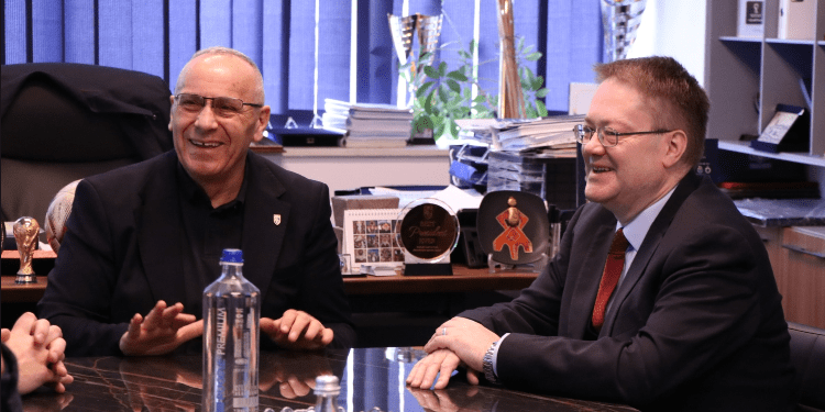 Abbott takon Ademin: Sporti vazhdon të bashkojë 2 vendet tona