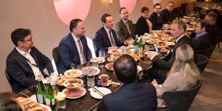 Kurti takon biznesmenët gjerman, i fton për investime në Kosovë