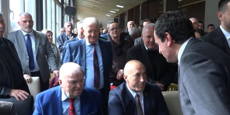 Kurti dhe Haradinaj përshendeten në tubimin e minatorëve