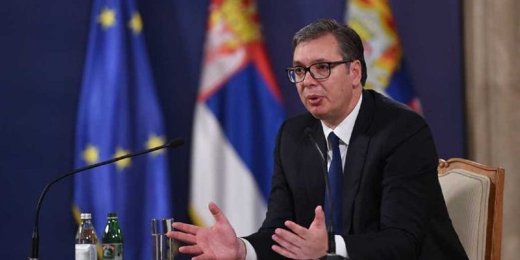 Vuçiq i dorëzon letër ambasadorit kinez për situatën në Kosovë