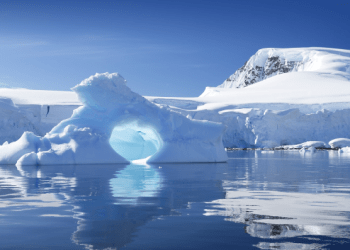 Çfarë gjetën shkencëtarët gjatë studimit të një bërthame akulli në Antarktikë?