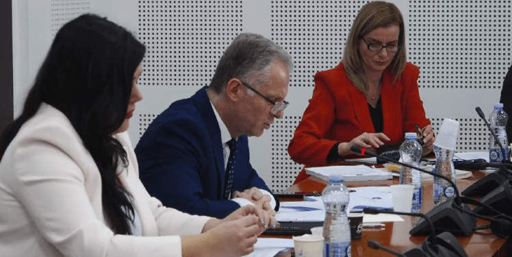 Bislimi jep detaje se cilat shërbime bien mbi domenin e Komisionit të Pavarur të Mediave