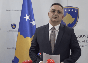 Shefi i grupit parlamentar të AAK-së: Në sektorin publik paga mesatare duhet të jetë 1.000 euro