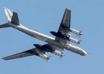 2 bombardues rusë fluturojnë mbi ujërat pranë Alaskës