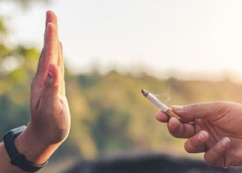 Ushqimet që mund t’iu ndihmojnë ta lini duhanin