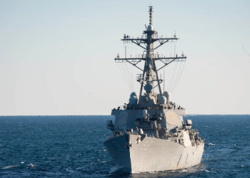 Sulmohet anija amerikane në Detin e Kuq, SHBA rrëzon 10 dronë të Jemenit