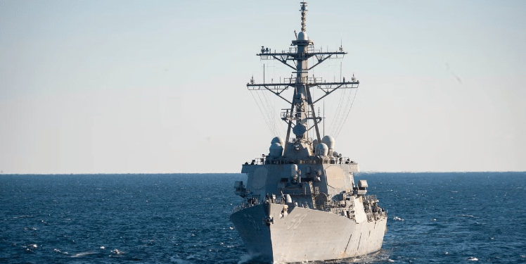 Sulmohet anija amerikane në Detin e Kuq, SHBA rrëzon 10 dronë të Jemenit