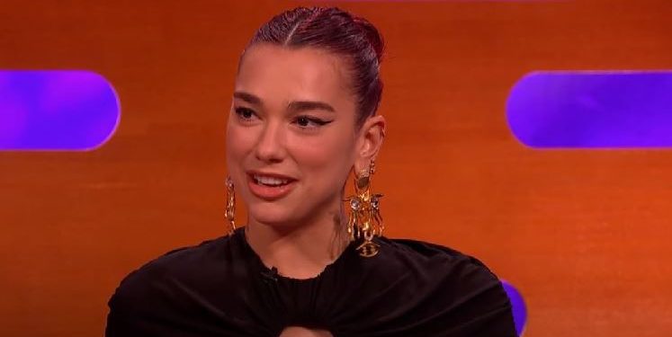 Në emisionin “Graham Norton Show” Dua Lipa tregon besëtytnitë e shqiptarëve