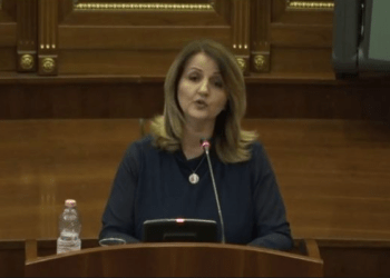 Deputetja e VV-së: Ne jemi këtu, që t’ua përmirësojmë kushtet dhe pagat