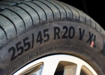 Ja çfarë domethënie kanë numrat dhe shkronjat në goma