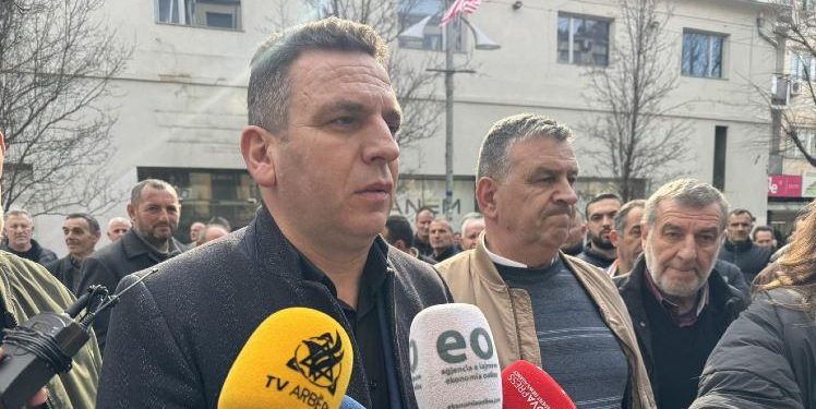 Shoqata Sindikale e Sigurimit Fizik në KEK protestojnë për paga më të larta