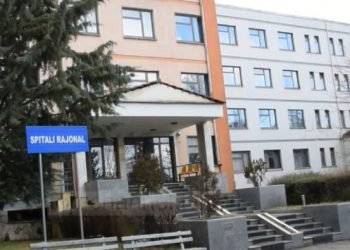 Nënë e bijë janë gjetur të vdekura brenda banesës së tyre në Korçë