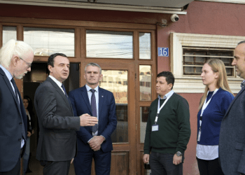 Kurti vizitoi ASK-në, ofron gatishmëri të ndihmojë sa i përket sfidave e nevojave të ndryshme