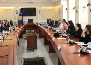 Kryeziu-Hyseni në takim me një delegacion gjerman diskutojnë për proceset aktuale në Kosovë