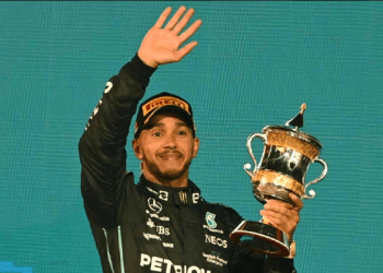 Pse Levis Hamilton ka vendosur të nënshkruaj me Ferrarin?