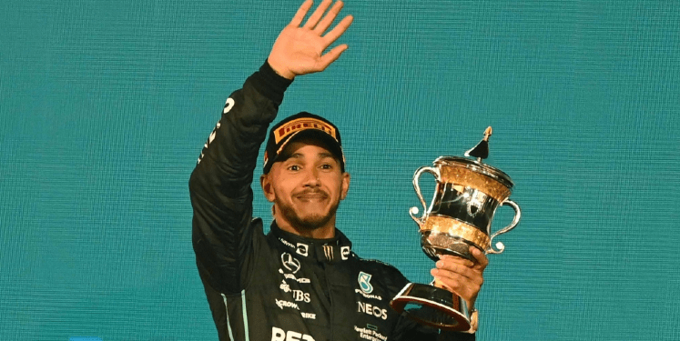Pse Levis Hamilton ka vendosur të nënshkruaj me Ferrarin?