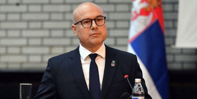 Ministri serb i mbrojtjes: Kthimi i shërbimit ushtarak nuk ka të bëjë me ngjarjet në Kosovë