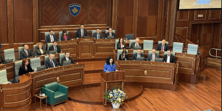 Presidentja e vendit: Sot përulemi para brezave që iu dedikuan lirisë