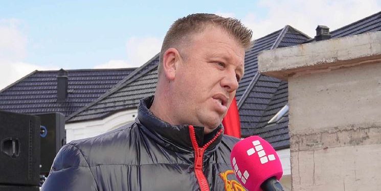 Figura e Kurtit shkrihet në bronz, pronari i shtatores: Kjo shtatore nuk luhet nga këtu