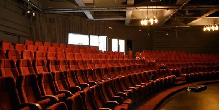 Çeku: Kanë përfunduar punimet renovuese në amfiteatrin e Pallatit të Rinisë