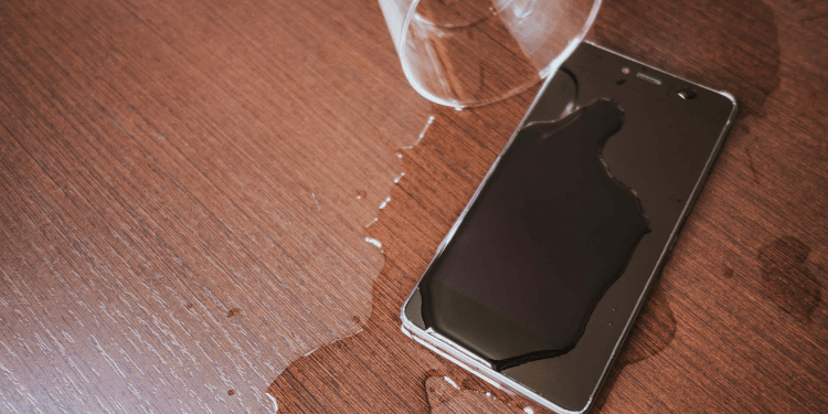 A e dini si të veproni nëse celulari juaj është lagur?