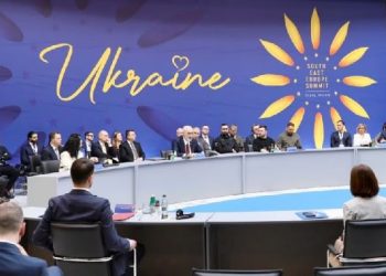 Zelensky ftesë vendeve të Ballkanit për të bashkëprodhuar municione