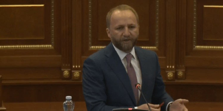 Tahiri thirrje sërish deputetëve ta votojnë Komisionin Hetimor Parlamentar për kontratat njëburimore