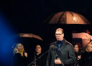 Vuçiq vazhdon t’i vuajë bombardimet e NATO-s në Serbi