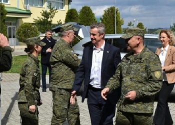 Ambasadori i Mbretërisë së Bashkuar viziton Gardën Kombëtare të FSK-së