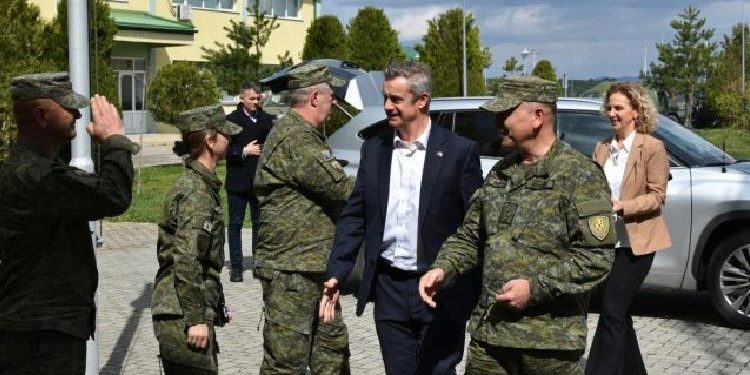 Ambasadori i Mbretërisë së Bashkuar viziton Gardën Kombëtare të FSK-së