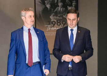 Takon ambasadorin britanik, Abdixhiku: E njoftova po ashtu mbi programin politik “Rruga e Re”