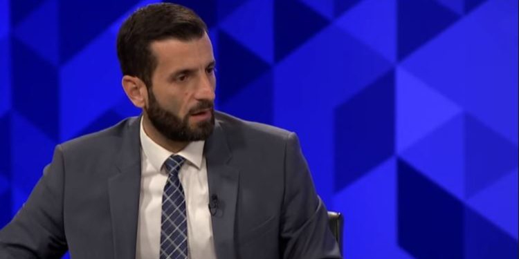 Demhasaj: Vendimi për Manastirin e Deçanit është dashur të shtyhet