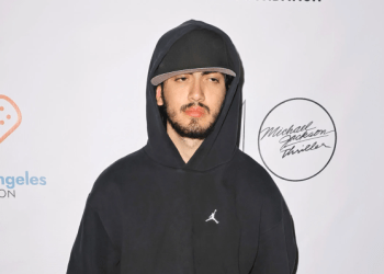 Djali 22-vjeçar i Michael Jackson e çon gjyshen e tij në gjykatë