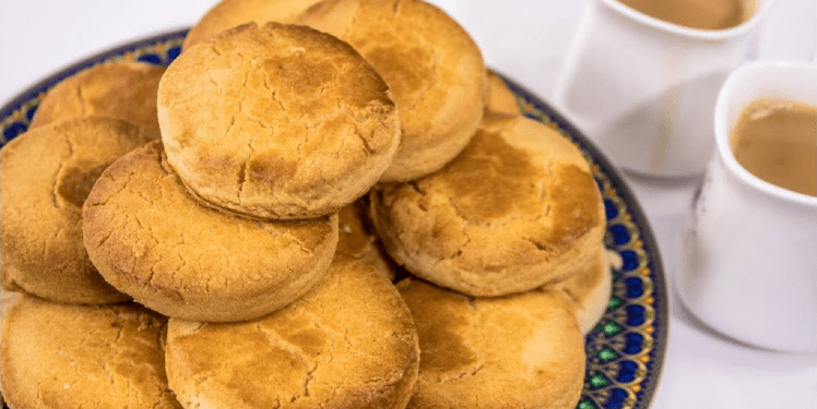 Biskota të shkrifëta me krem qumështi, receta e shpejtë me 3 përbërës