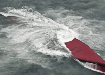 Vdesin 7 persona pas përmbytjes së një anije afër një ishulli të Japonisë