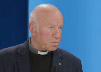 Don Lush Gjergji: Fëmijët dukeshin se i kishte pushtuar djalli prej helmimit nga regjimi serb